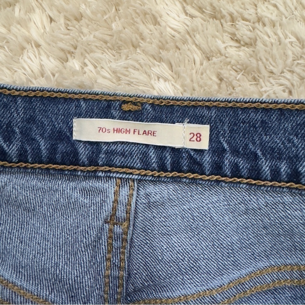 Levis Womens 70s Flare Legs distressed jeans size 28 - Picture 7 of 10